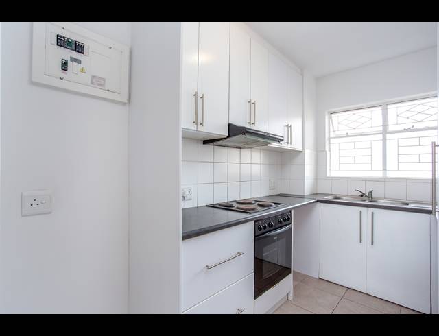 2 BEDROOM APARTMENT FOR SALE IN RONDEBOSCH VILLAGE